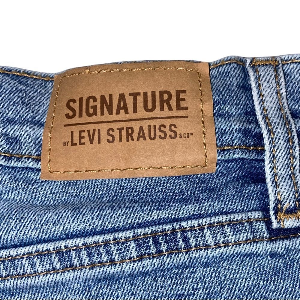 Signature by Levi Strauss Heritage High Rise Denim Shorts Light Wash Raw Hem 6 - Picture 6 of 9